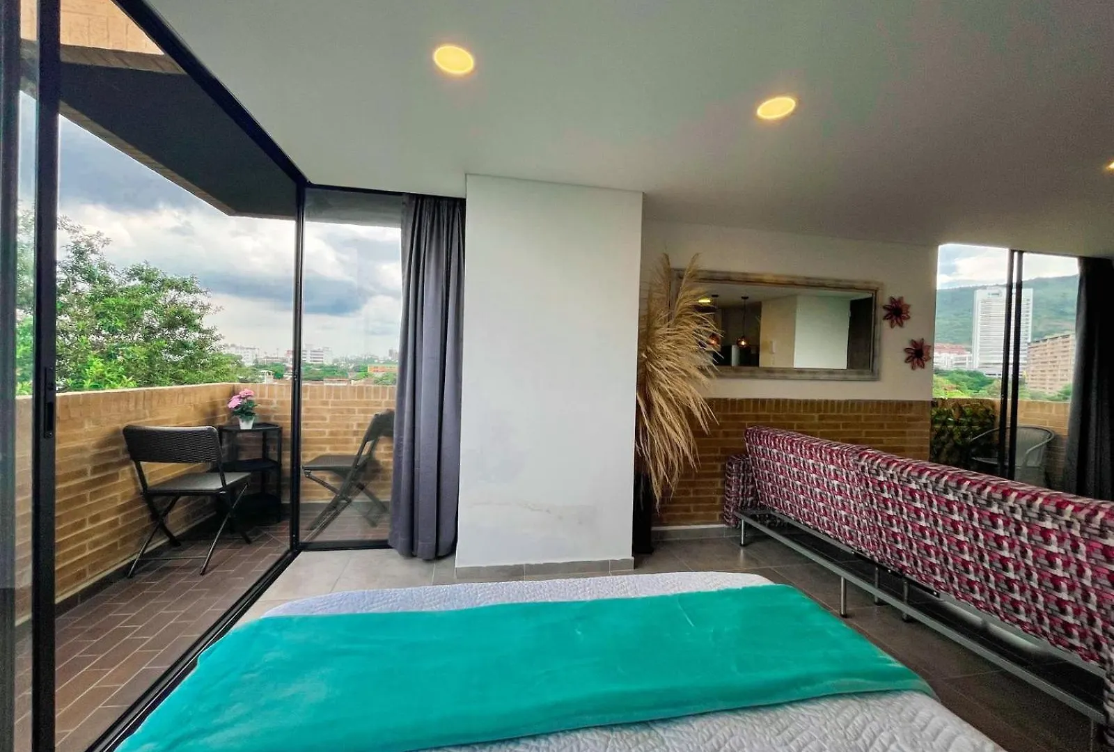 Liv 37 Apartments Cali