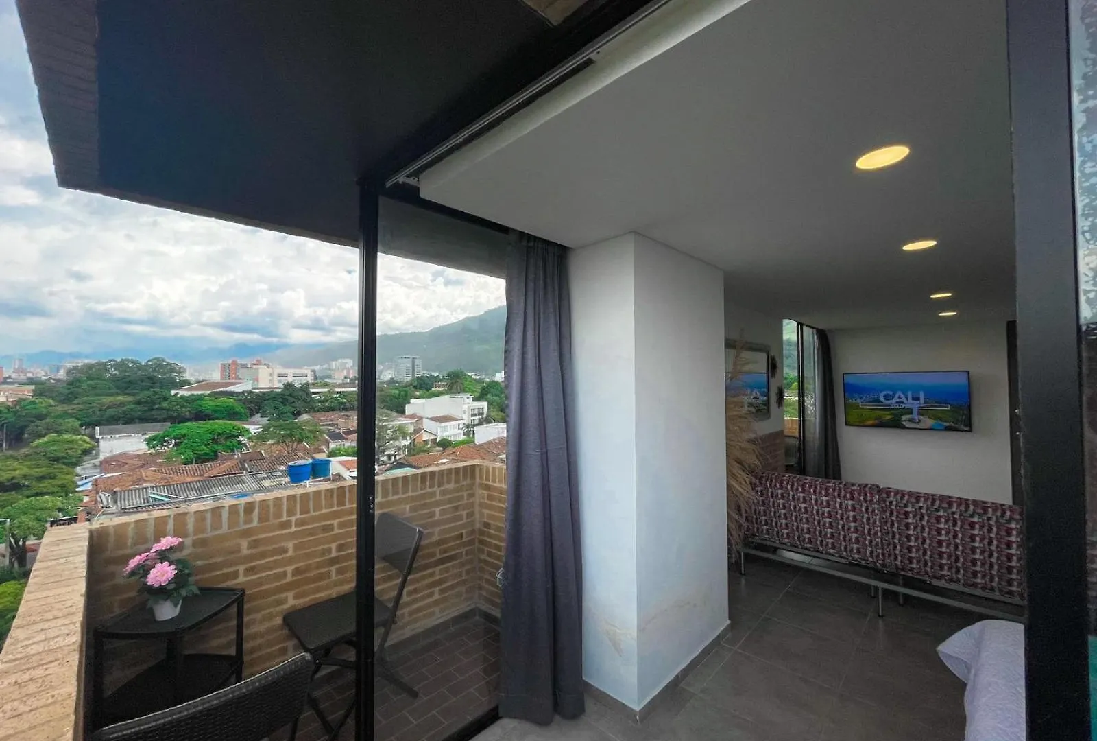 Liv 37 Apartments Cali
